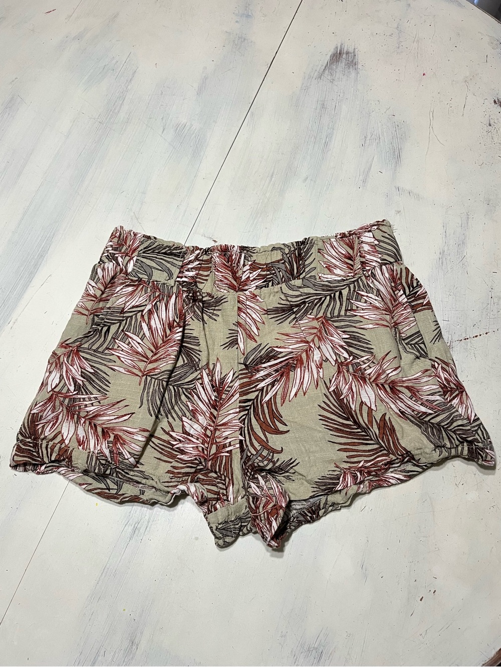 Linen Blend Sage Palm Leaf Tropical Print Shorts by April Kiss Sz L Lounge Beach